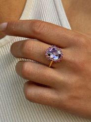 Les Petites Précieuses Pozłacany pierścionek z ametystem i granatem rozmiar: 54. Różowe pierścionki Les Petites Précieuses, z ametystem, pozłacane. Za 260.99 zł.