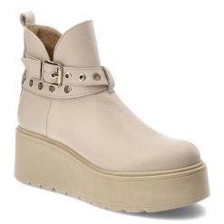 Beżowe Botki Armodo Damskie Obuwie Ze Skóry Naturalnej. Brązowe botki Armodo, bez wzorów, ze skóry, bez obcasa, na platformie, bez zapięcia. Za 359.00 zł.
