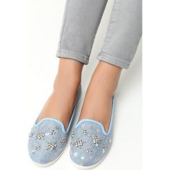 Niebieskie Lordsy Wase. Niebieskie baleriny Born2be, z aplikacjami, z żakardem, bez obcasa, na płaskiej podeszwie. Za 39.99 zł.