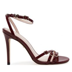 Sandały Guess. Czerwone sandały Guess, z aplikacjami, bez obcasa, na szpilce, bez zapięcia. Za 769.99 zł.