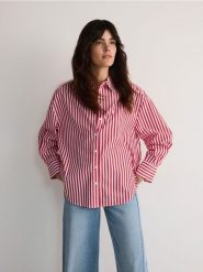 Koszula oversize z bawełny - czerwony. Czerwone koszule Reserved, l, bez wzorów, z bawełny, bez kołnierzyka, bez ramiączek. W wyprzedaży za 59.99 zł.