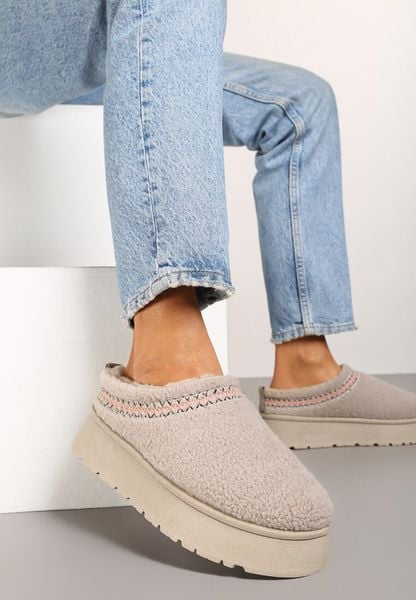 Ciemnobeżowe Śniegowce na Grubej Podeszwie z Niską Cholewką i Haftem Zinnirella. Brązowe trapery i śniegowce Born2be, z wełny, przed kostkę. Za 69.99 zł.