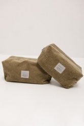 Kosmetyczka ze sztruksu w kolorze KHAKI-TRAVEL small size. Zielone kufry i kosmetyczki Marsala, bez wzorów, z bawełny, małe, bez dodatków. Za 69.90 zł.