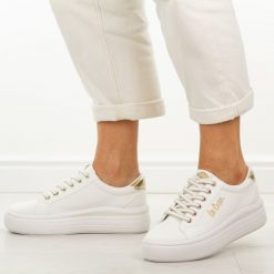 Białe trampki damskie Lee Cooper 4478. Białe trampki Lee Cooper, bez wzorów, z gumy, bez zapięcia. Za 139.00 zł.
