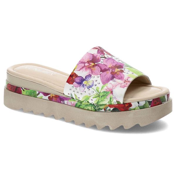 Kolorowe Klapki Venezia Wygodne Buty Damskie. Brązowe klapki Venezia, z aplikacjami, bez obcasa. Za 269.00 zł.