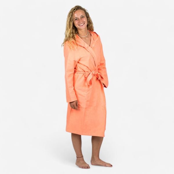 Szlafrok na basen damski Nabaiji Compact z mikrofibry. Brązowe szlafroki WATKO, l, bez wzorów, z materiału, bez ramiączek, z kapturem. Za 89.99 zł.