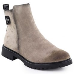Botki damskie zamszowe khaki Potocki 19314. Brązowe botki POTOCKI, bez wzorów, ze skóry ekologicznej, bez obcasa, bez zapięcia. Za 189.99 zł.