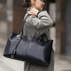 Shopper damski Solier FL37 Marlen czarna. Czarne shopper Solier, z aplikacjami, z materiału, na ramię, zdobione, bez dodatków. Za 329.00 zł.
