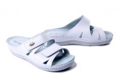 MARCO TOZZI 2-27512-42 113 white nappa, klapki damskie. Białe klapki Marco Tozzi, bez wzorów, ze skóry, bez obcasa, na koturnie. Za 125.93 zł.