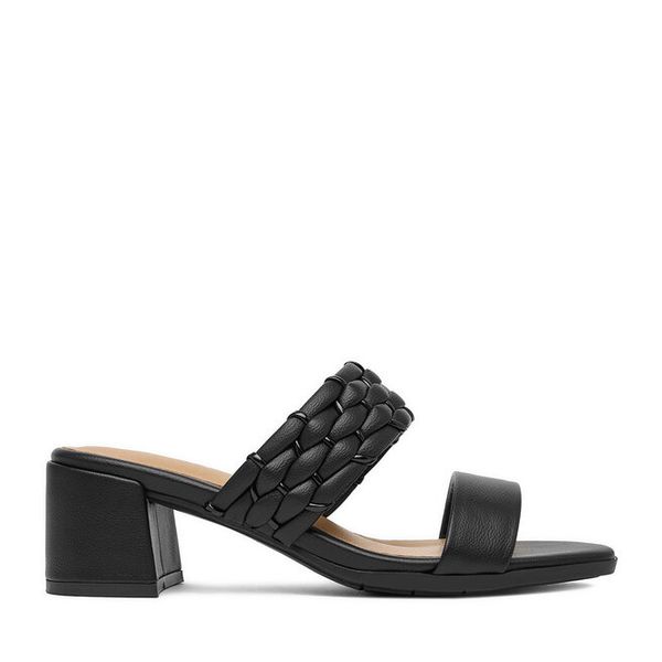 Klapki JENNY. Czarne klapki Jenny, bez wzorów, bez obcasa. Za 129.99 zł.