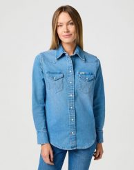 WRANGLER DAMSKA KOSZULA JEANSOWA WRANGLER WESTERN SHIRT SOFT EARTH 112362327. Koszule Wrangler, xs, bez wzorów, z jeansu, bez kołnierzyka, bez ramiączek. Za 179.99 zł.