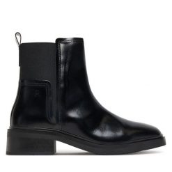 Sztyblety Tommy Hilfiger. Czarne botki TOMMY HILFIGER, bez wzorów, bez obcasa, na płaskiej podeszwie, bez zapięcia. Za 849.99 zł.