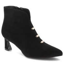 Botki damskie D&A by S.Barski o eleganckim fasonie z ozdobnymi złotymi detalami i smukłym obcasem typu szpilka czarne, CR62-3496 Black. Czarne botki S.BARSKI, na jesień, z aplikacjami, bez obcasa, na obcasie, bez zapięcia. Za 305.99 zł.
