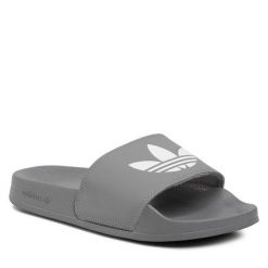 Klapki adidas. Szare klapki Adidas, bez wzorów, bez obcasa. Za 119.99 zł.