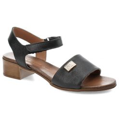 Czarne Sandały Armodo Modne Buty Damskie. Czarne sandały Armodo, bez wzorów, ze skóry, eleganckie, bez obcasa, na obcasie, bez zapięcia. Za 260.99 zł.