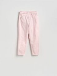 Jeansy mom fit - różowy. Czerwone jeansy Reserved, bez wzorów. Za 129.99 zł.