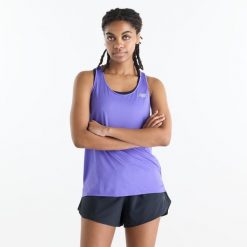 Koszulka damska New Balance WT41220EPU – fioletowa. Fioletowe bluzki New Balance, s, bez wzorów, z materiału, sportowe, bez kołnierzyka, bez ramiączek. Za 129.99 zł.