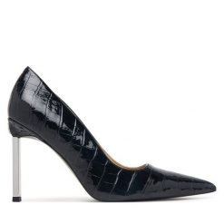 Szpilki Guess. Czarne szpilki Guess, z aplikacjami, bez obcasa, na szpilce, bez zapięcia. Za 674.99 zł.