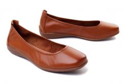JOSEF SEIBEL 74801 133 240 FENJA 01 camel, baleriny/czółenka damskie. Brązowe baleriny Josef Seibel, bez wzorów, ze skóry, bez obcasa. Za 339.90 zł.