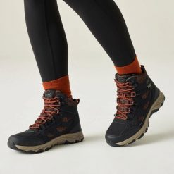 Damskie buty trekkingowe Vendora. Czarne trekkingi Regatta, z materiału, trekkingowe. Za 449.99 zł.