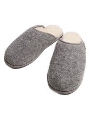 Kaiser Naturfellprodukte H&L Wełniane klapki "Cosy Filz" w kolorze szarym rozmiar: 40/41. Szare klapki Kaiser Naturfellprodukte H&L, bez wzorów, z wełny, bez obcasa. Za 208.83 zł.