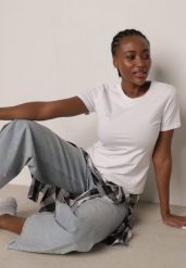 Biały Bawełniany T-shirt w Klasycznym Stylu Nedila. Białe t-shirty Born2be, m, bez wzorów, z bawełny, bez kołnierzyka, bez ramiączek. Za 39.99 zł.