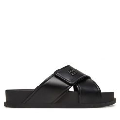 Klapki Armani Exchange. Czarne klapki Armani Exchange, bez wzorów, bez obcasa. Za 429.99 zł.