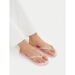 Japonki Roxy. Czerwone klapki Roxy, bez wzorów, bez obcasa. Za 69.99 zł.