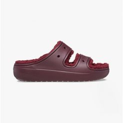 Klapki Crocs Classic Cozzzy. Czerwone klapki Crocs, bez wzorów, bez obcasa. W wyprzedaży za 186.80 zł.