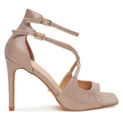 Sandały DeeZee. Czerwone sandały DeeZee, bez wzorów, bez obcasa, na szpilce, bez zapięcia. Za 139.99 zł.