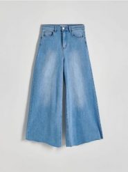 Jeansy culotte z przetarciami - niebieski. Niebieskie jeansy Reserved, bez wzorów. W wyprzedaży za 59.99 zł.