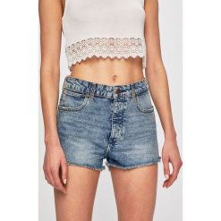 Wrangler - Szorty. Niebieskie szorty Wrangler, bez wzorów, z bawełny, casualowe, z podwyższonym stanem. W wyprzedaży za 159.90 zł.