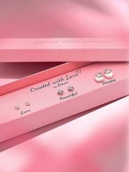 Created with Love 3-częściowy zestaw kolczyków-wkrętek "Glowly" z cyrkoniami rozmiar: onesize. Białe kolczyki Created with Love, z cyrkonią, srebrne. Za 56.99 zł.