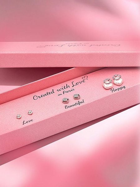 Created with Love 3-częściowy zestaw kolczyków-wkrętek "Glowly" z cyrkoniami rozmiar: onesize. Białe kolczyki Created with Love, z cyrkonią, srebrne. Za 56.99 zł.