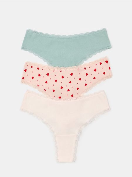 Bawełniane stringi z koronką 3 pack - wielobarwny. Stringi Sinsay, bez wzorów, z bawełny. Za 22.99 zł.