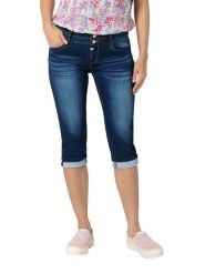 Timezone Rybaczki dżinsowe "Enya" - Slim fit - w kolorze granatowym rozmiar: W33. Niebieskie szorty Timezone, z aplikacjami, klasyczne. Za 139.20 zł.