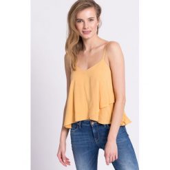 Review - Top. Zielone topy Review, l, bez wzorów, z tkaniny, bez kołnierzyka, bez ramiączek. W wyprzedaży za 39.90 zł.