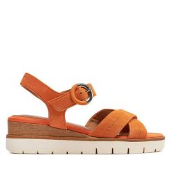 Sandały Tamaris. Brązowe sandały Tamaris, bez wzorów, bez obcasa, na koturnie, bez zapięcia. Za 339.99 zł.