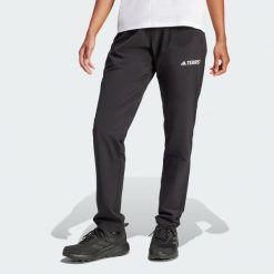 Spodnie Multi Essentials Stretch. Czarne spodnie sportowe Adidas, m, bez wzorów, z materiału, trekkingowe. Za 259.00 zł.