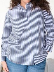 Bawełniana koszula w paski PLUS SIZE - granatowy. Niebieskie koszule Sinsay, l, bez wzorów, z bawełny, bez kołnierzyka, plus size, bez ramiączek. Za 29.99 zł.