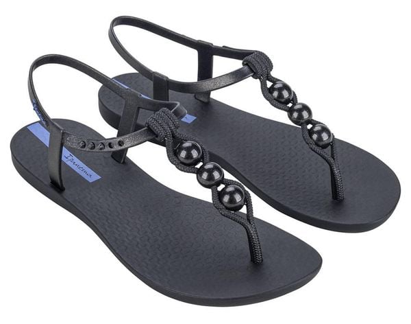 Sandały damskie Ipanema Class Conecta czarne. Czarne sandały Ipanema, z aplikacjami, z materiału, eleganckie, bez obcasa, bez zapięcia. Za 65.45 zł.