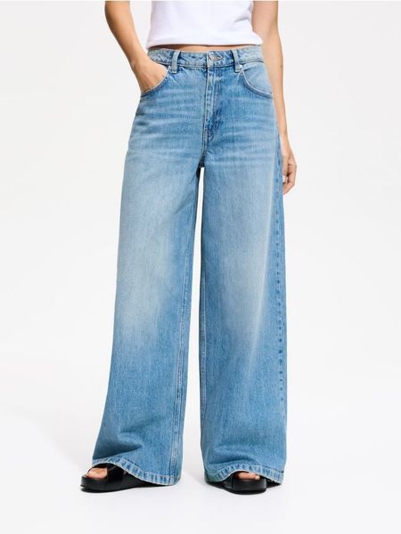 Jeansy baggy fit - niebieski. Niebieskie jeansy Reserved, bez wzorów. Za 149.99 zł.