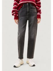 Tommy Jeans Jeansy Mom Jean Uh Tpr Bi0187 Co DW0DW21812 Czarny Mom Fit. Czarne jeansy Tommy Jeans, bez wzorów. Za 409.99 zł.