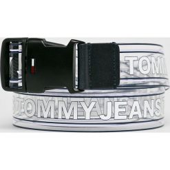 Tommy Jeans - Pasek. Białe paski Tommy Jeans, bez wzorów, z jeansu. W wyprzedaży za 119.90 zł.