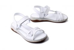 ARTIKER RELAKS 54C0596 biały, sandały damskie. Białe sandały Artiker Relaks, bez wzorów, sportowe, bez obcasa, bez zapięcia. Za 219.90 zł.