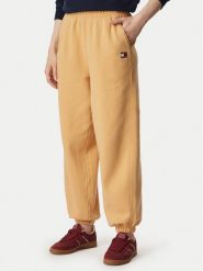 Tommy Jeans Spodnie dresowe Badge DW0DW23536 Beżowy Regular Fit. Brązowe spodnie dresowe Tommy Jeans, xs, bez wzorów, z bawełny. Za 329.99 zł.