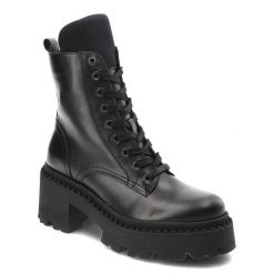 Czarne Botki Chebello Stylowe Obuwie Damskie. Czarne botki CheBello, bez wzorów, ze skóry, przed kolano, bez obcasa, bez zapięcia. Za 459.00 zł.