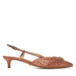 Sandały Guess. Czerwone sandały Guess, z aplikacjami, bez obcasa, na szpilce, bez zapięcia. Za 549.99 zł.