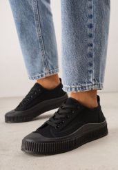 Czarne Basicowe Trampki z Podeszwą ze Żłobieniami Laurinatea. Czarne trampki Born2be, bez wzorów, z jeansu, bez zapięcia. Za 69.99 zł.