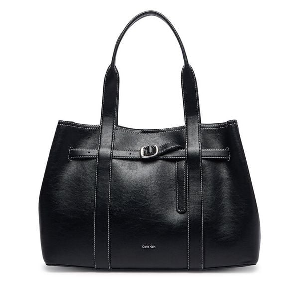 Torebka Calvin Klein. Czarne torebki klasyczne Calvin Klein, bez wzorów, bez dodatków. Za 749.99 zł.